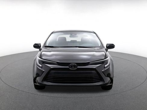 Used 2025 Toyota Corolla LE FWD image 2