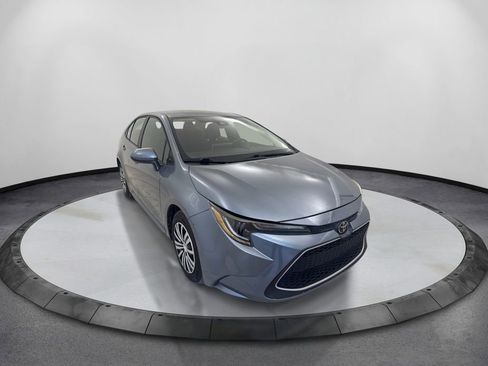Used 2020 Toyota Corolla LE FWD image 3