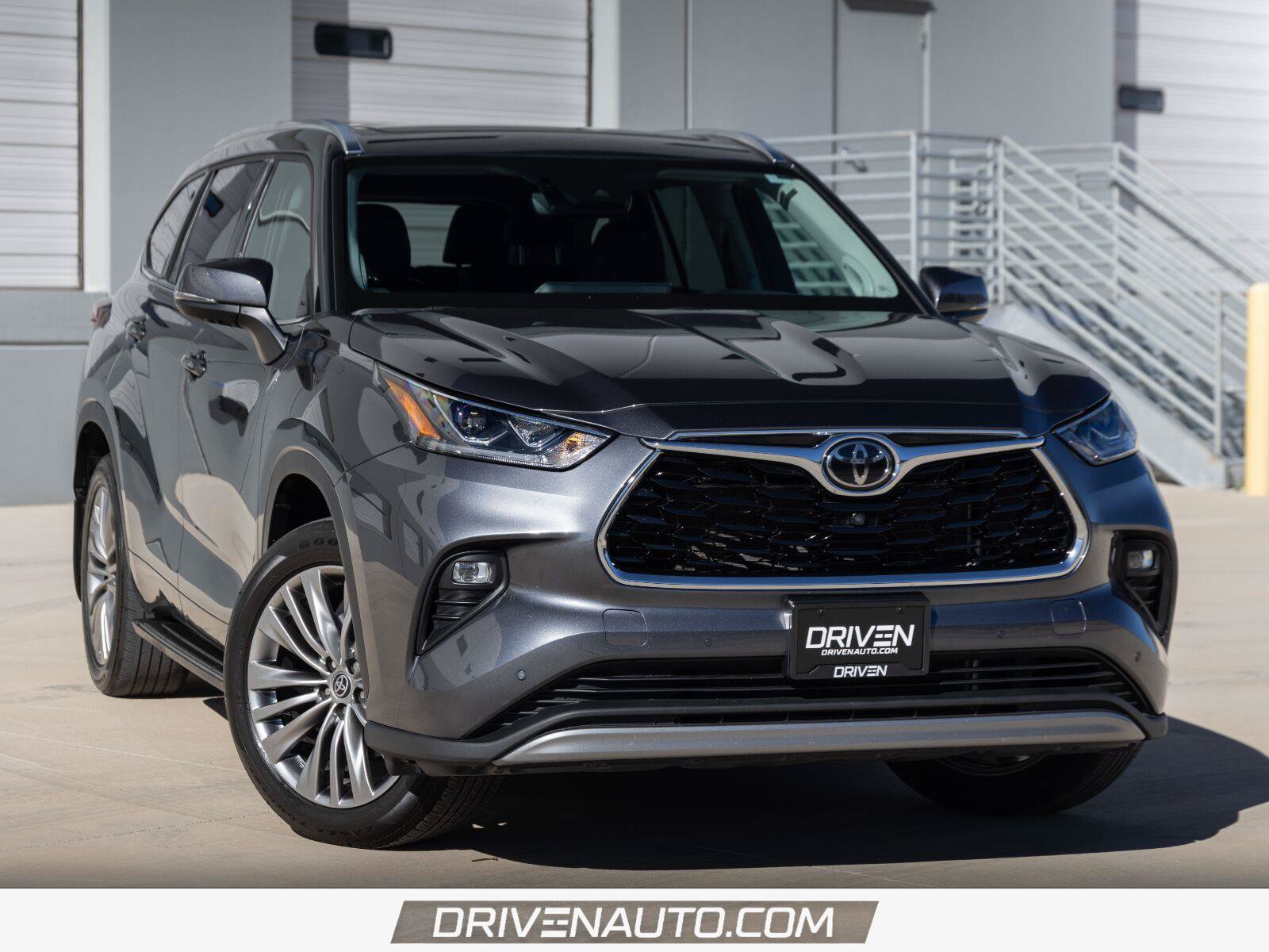 Used 2022 Toyota Highlander Platinum AWD/4WD image 1