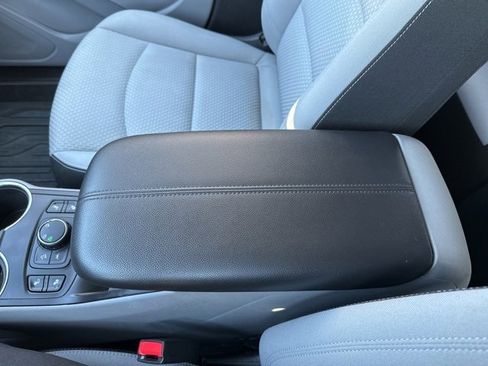 Used 2024 GMC Terrain SLE w/ Driver Convenience Package image 27