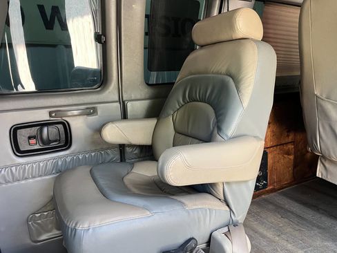 Used 2012 Chevrolet Express 1500 image 15