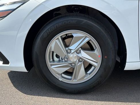 New 2026 Hyundai Elantra SE FWD image 13