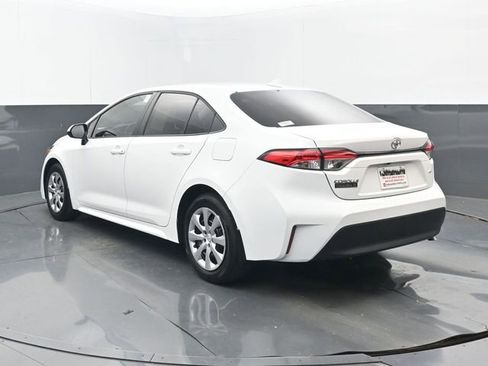 Used 2025 Toyota Corolla LE image 3