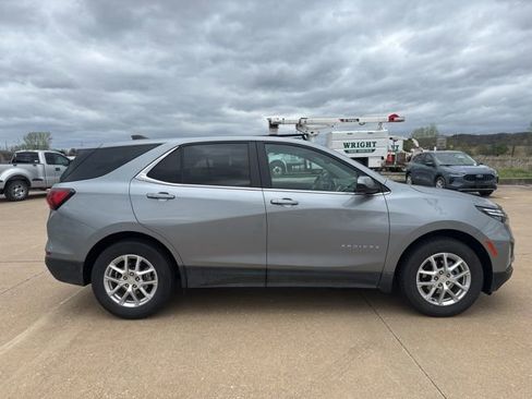 Used 2024 Chevrolet Equinox LT image 2