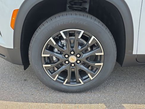 New 2026 Chevrolet Traverse LT w/ Sun and Wheel Package FWD image 9