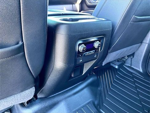 Used 2022 GMC Yukon XL AT4 image 25