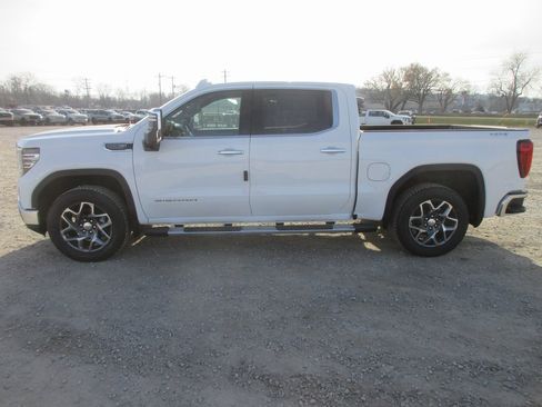 New 2026 GMC Sierra 1500 SLT image 10