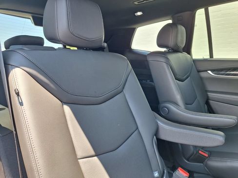 Used 2024 Cadillac XT6 Premium Luxury w/ Technology Package AWD/4WD image 33