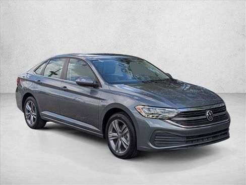Used 2022 Volkswagen Jetta SE FWD image 3