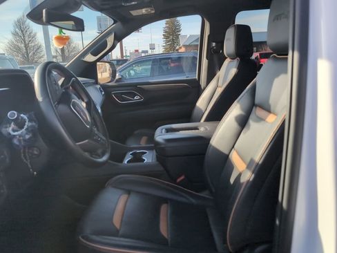 Used 2024 GMC Yukon XL AT4 w/ Technology Package image 5