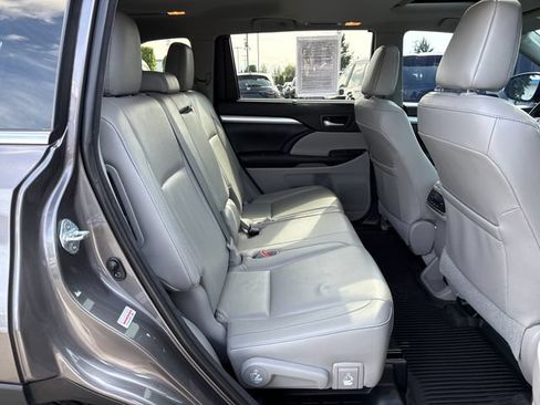 Used 2018 Toyota Highlander XLE AWD/4WD image 10