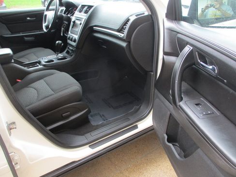 Used 2015 GMC Acadia SLE AWD/4WD image 19