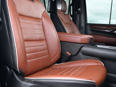 Used 2023 GMC Yukon Denali Ultimate image 34