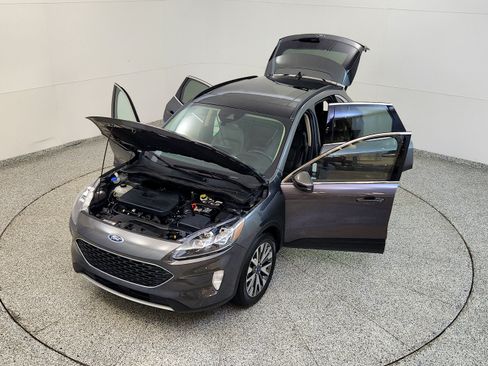 Used 2020 Ford Escape Titanium AWD/4WD image 17