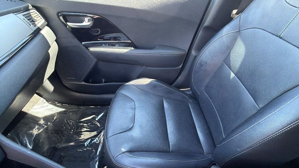 Used 2017 Kia Niro Touring w/ Advanced Technology Package FWD image 12