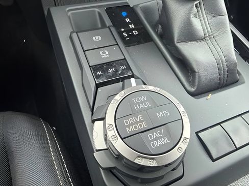 Used 2025 Toyota Tacoma TRD Off-Road AWD/4WD image 15