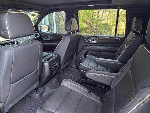 Used 2021 Chevrolet Suburban Premier w/ Premium Package image 27