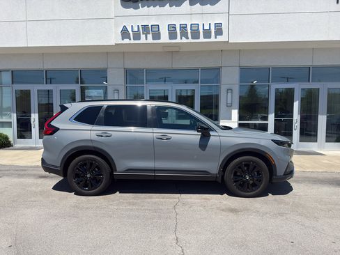Used 2024 Honda CR-V Sport Touring image 2