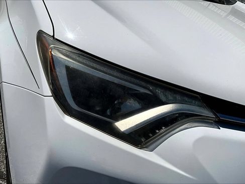 Used 2018 Toyota RAV4 LE w/ All Weather Liner Package AWD/4WD image 32