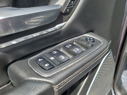Used 2019 RAM 1500 Laramie AWD/4WD image 23