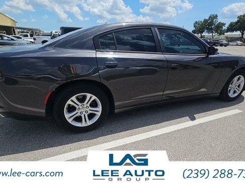 Used 2020 Dodge Charger SXT w/ Leather Interior Group RWD image 3