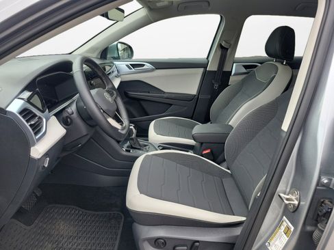 Used 2025 Volkswagen Taos SE image 11