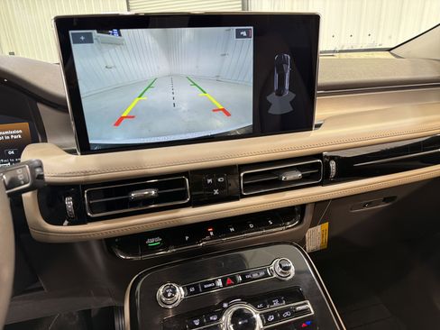 Used 2022 Lincoln Nautilus Standard w/ Premium Package image 18