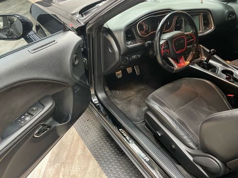 Used 2015 Dodge Challenger SRT Hellcat image 4