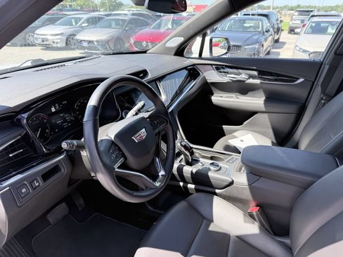 Used 2025 Cadillac XT6 Premium Luxury AWD/4WD image 9