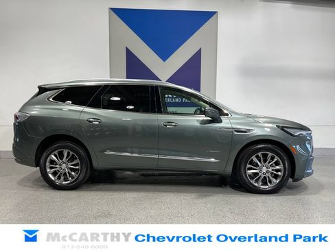 Used 2022 Buick Enclave Avenir w/ Avenir Technology Package AWD/4WD image 4