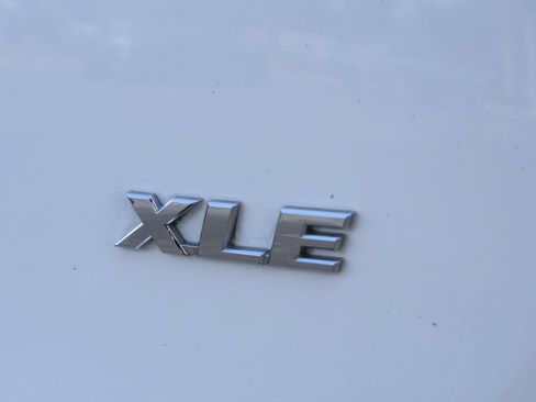 Certified 2018 Toyota RAV4 XLE FWD image 9