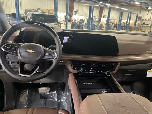 New 2026 Chevrolet Tahoe High Country AWD/4WD image 12