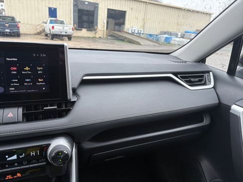 Used 2025 Toyota RAV4 LE image 34