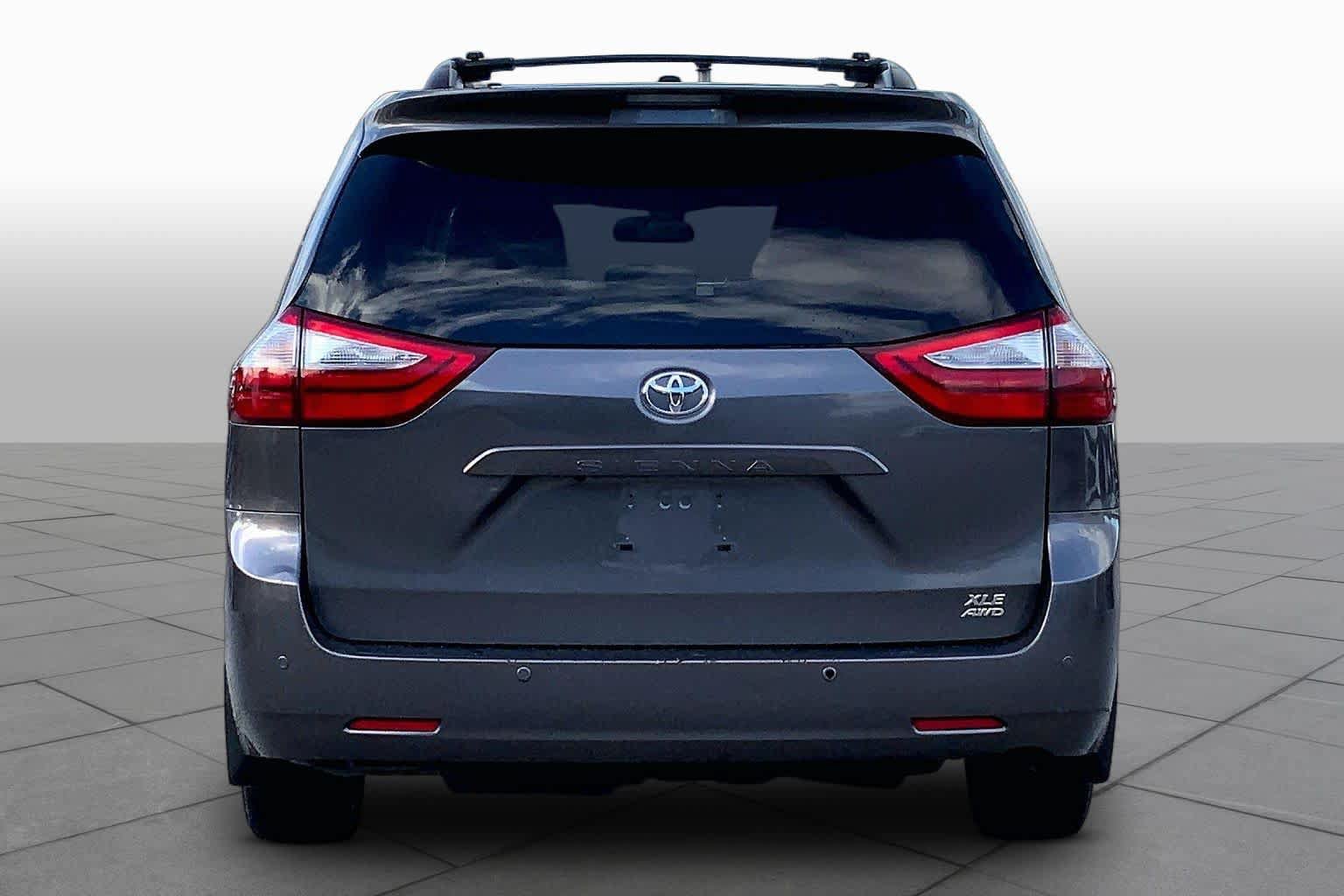Used 2017 Toyota Sienna XLE Premium AWD/4WD image 5