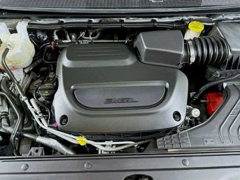 Certified 2024 Chrysler Pacifica Touring-L image 41