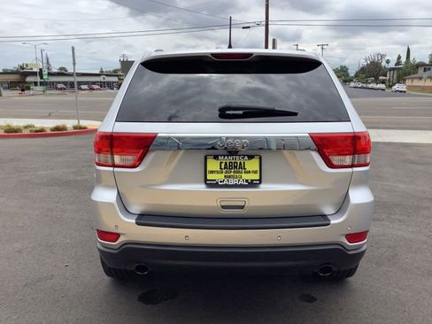 Used 2011 Jeep Grand Cherokee 70th Anniversary RWD image 28