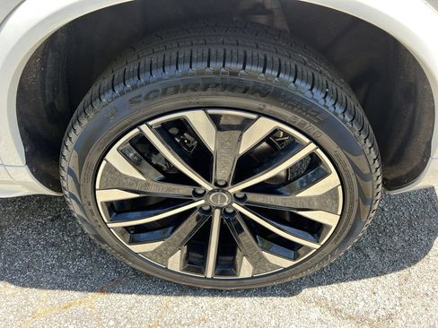 Used 2025 Volvo XC90 B6 Plus w/ Protection Package Premier AWD/4WD image 16