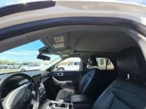 Used 2022 Ford Explorer XLT w/ Equipment Group 202A AWD/4WD image 13