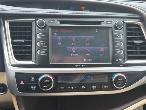 Used 2015 Toyota Highlander XLE AWD/4WD image 16