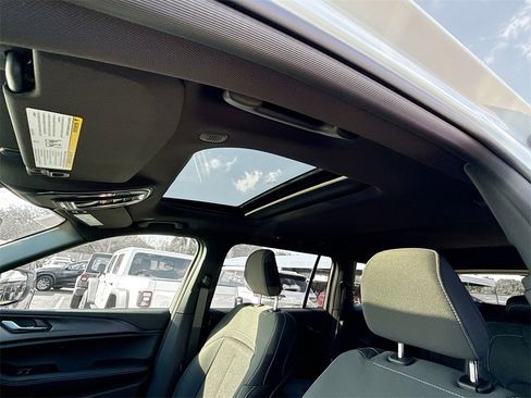 New 2025 Jeep Grand Cherokee L Laredo image 22