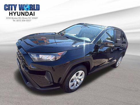 Used 2019 Toyota RAV4 LE AWD/4WD image 1