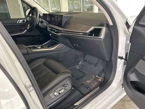 Used 2023 BMW X7 xDrive40i w/ Premium Package AWD/4WD image 27
