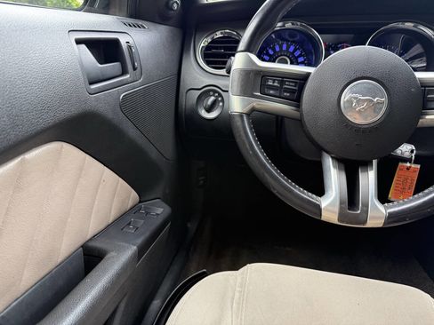 Used 2014 Ford Mustang Convertible image 21