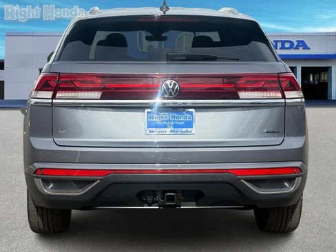 Used 2025 Volkswagen Atlas Cross Sport SE image 6