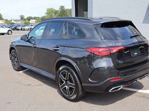 Used 2025 Mercedes-Benz GLC 300 4MATIC w/ AMG Line image 8