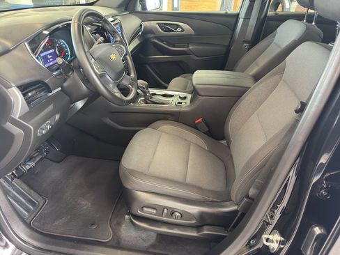 Used 2023 Chevrolet Traverse LT image 9