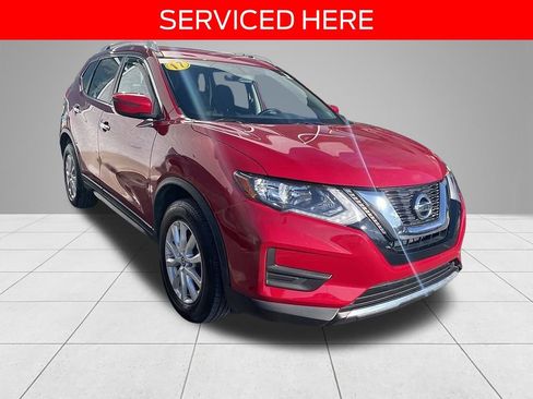 Used 2017 Nissan Rogue SV image 3