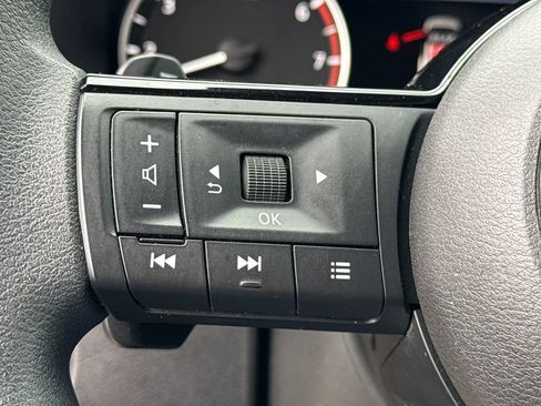 Used 2023 Nissan Rogue SV image 30