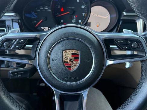 Used 2020 Porsche Macan w/ Premium Package Plus image 40