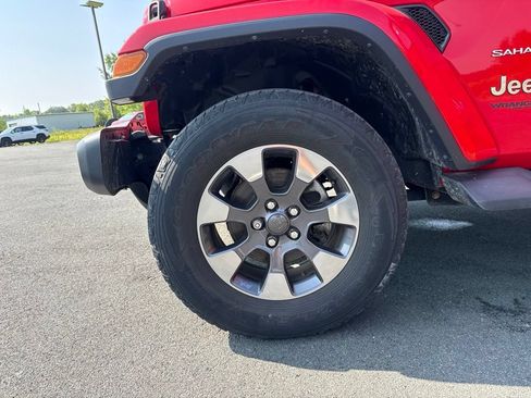 Used 2019 Jeep Wrangler Unlimited Sahara w/ Uconnect 4C Nav & Sound Group AWD/4WD image 23
